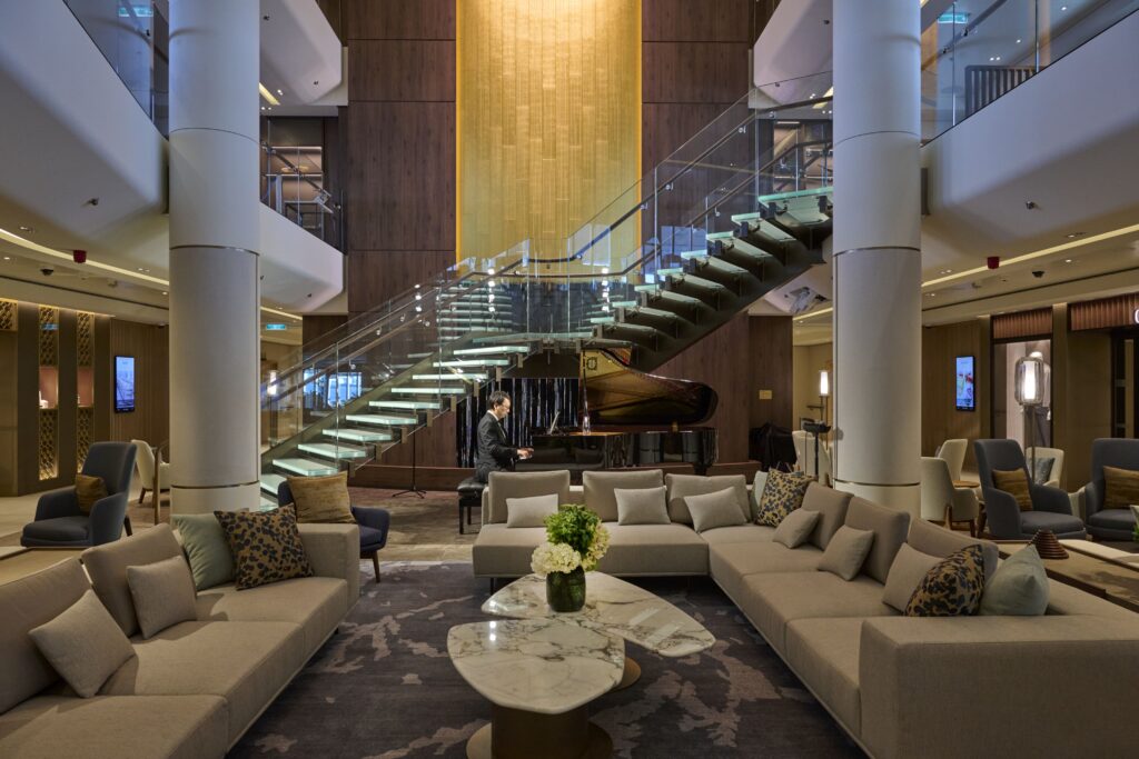 人間国宝、室瀬和美氏の蒔絵